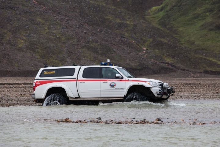 search_and_rescue_sveinsgil_river