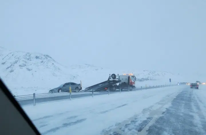 Autofahrer sitzen im Schneesturm fest
