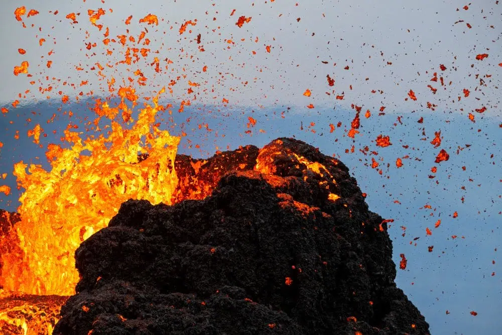 Reykjanes Eruption: Volcanic Tremor Resumes After Brief Pause