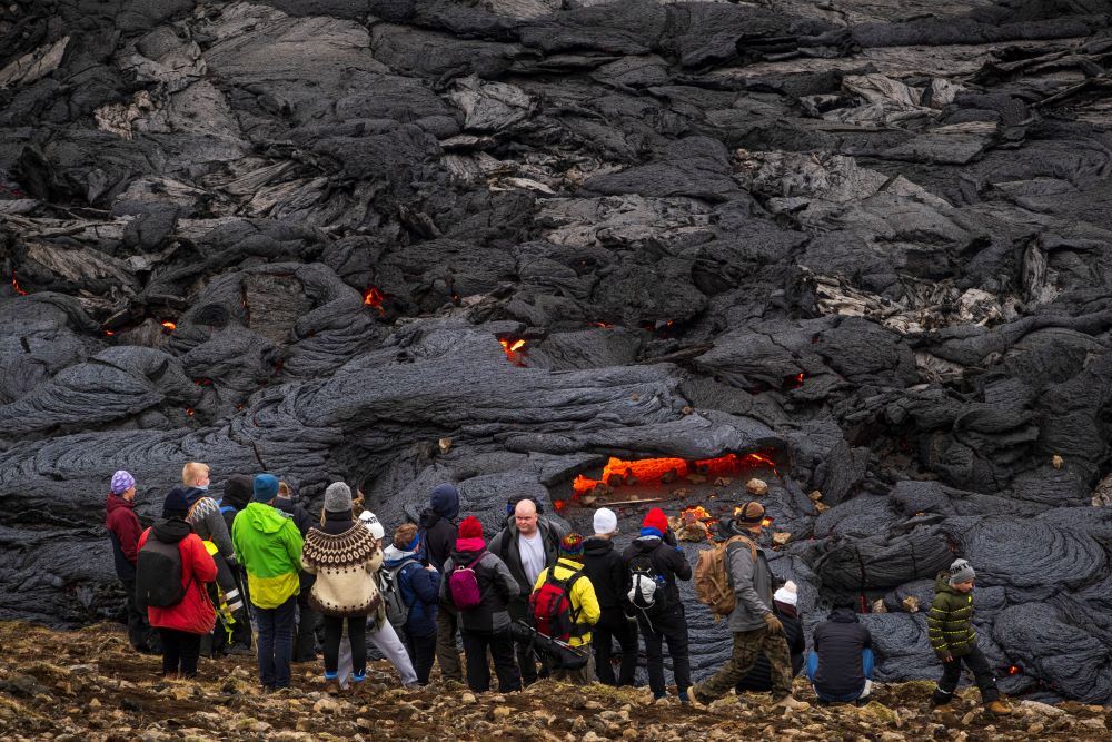 Tourists admiring the new lava in the Reykjanes eruption