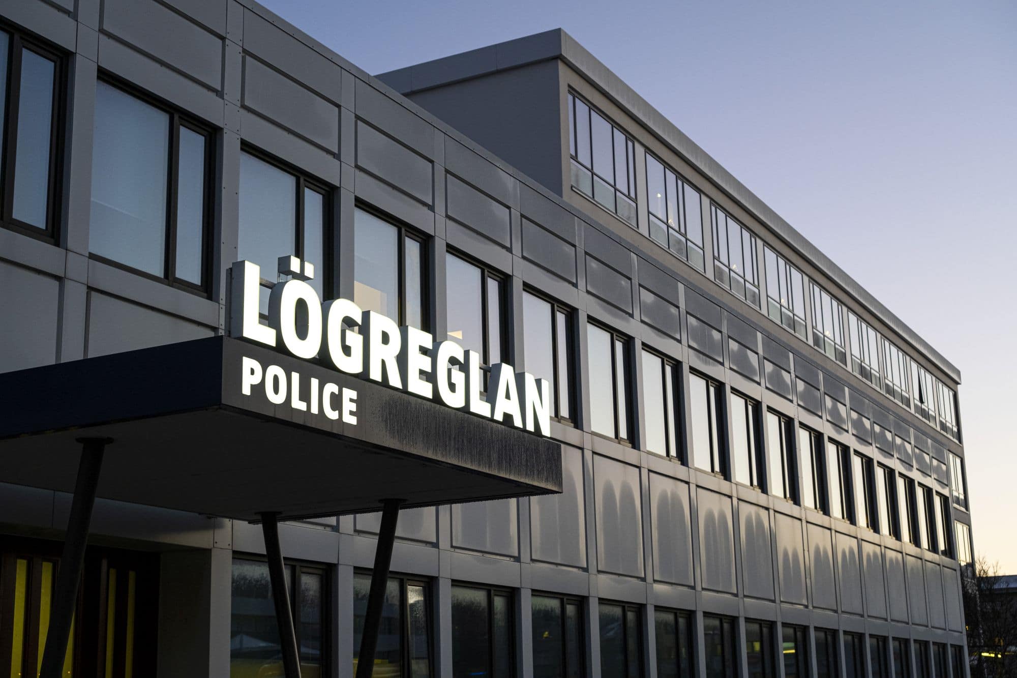 Suspect in Laugavegur Stabbing Still at Large