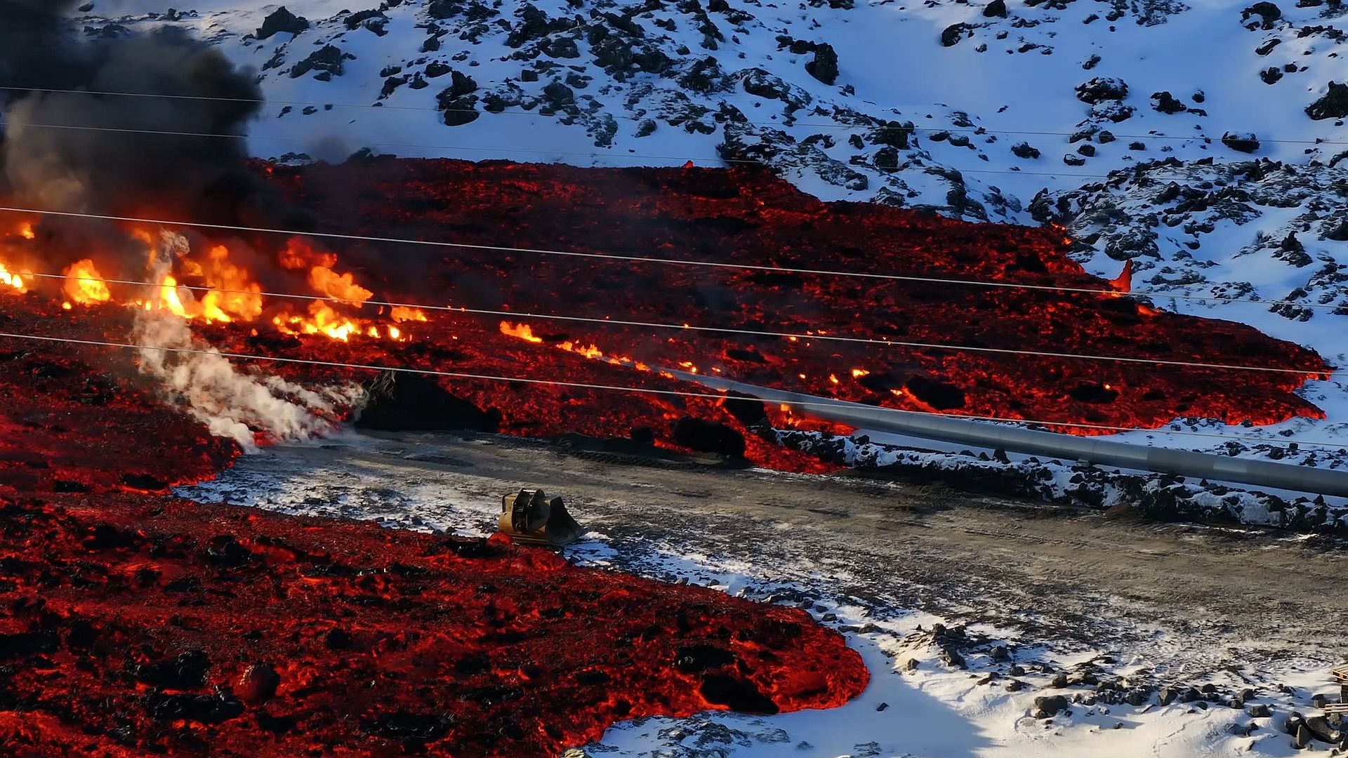 lava, hraun, eruption, eldgos, hot water pipe